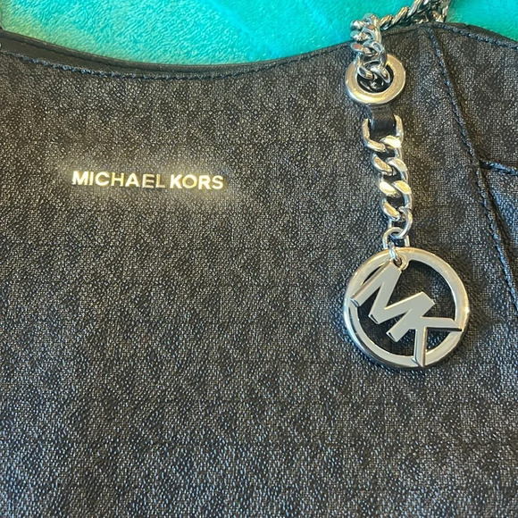NWT Michael Kors jet set travel large chain shoulder tote NWT black w/ silver - Picture 3 of 8